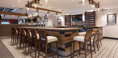 Bar and coworking space at Sonesta Anaheim Resort Area.