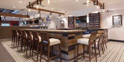 Bar and coworking space at Sonesta Anaheim Resort Area.