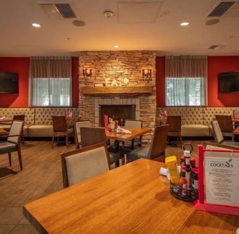 Dining area at Sonesta Anaheim Resort Area.