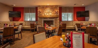 Dining area at Sonesta Anaheim Resort Area.