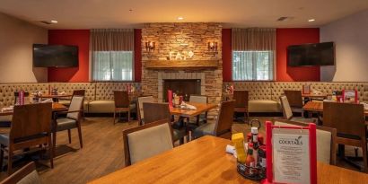 Dining area at Sonesta Anaheim Resort Area.