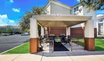 Sonesta Simply Suites St Louis Earth City’s gazebo provides tables and chairs alongside barbecue facilities, all under cover.