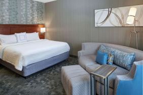 King room at Sonesta Select Milwaukee Brookfield.