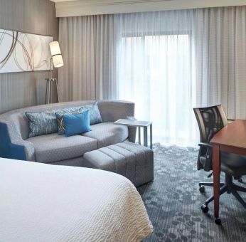 Delux king room with couch and workspace at Sonesta Select Milwaukee Brookfield.