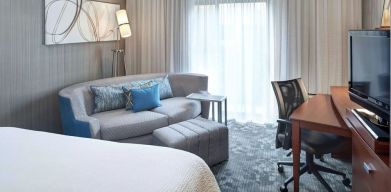 Delux king room with couch and workspace at Sonesta Select Milwaukee Brookfield.