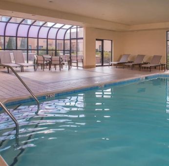 Indoor pool at Sonesta Select Milwaukee Brookfield.