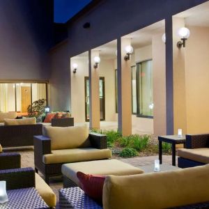 Outdoor lounge area at Sonesta Select Milwaukee Brookfield.