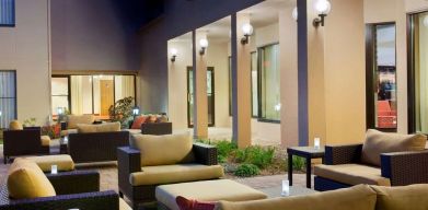 Outdoor lounge area at Sonesta Select Milwaukee Brookfield.