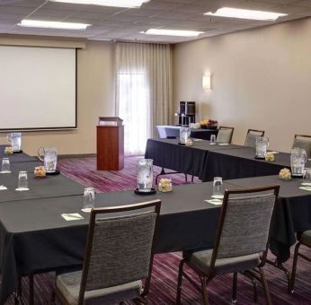 Professional meeting room at Sonesta Select Milwaukee Brookfield.