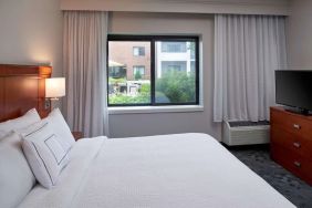 Day use room with natural light at Sonesta Select Minneapolis Eden Prairie.