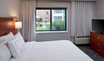 Day use room with natural light at Sonesta Select Minneapolis Eden Prairie.