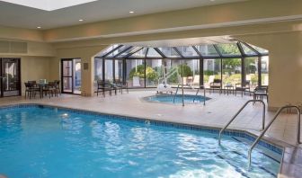 Indoor pool at Sonesta Select Minneapolis Eden Prairie.