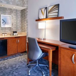 Day use room with work station and TV at Sonesta Select Minneapolis Eden Prairie.