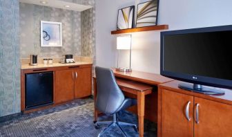 Day use room with work station and TV at Sonesta Select Minneapolis Eden Prairie.