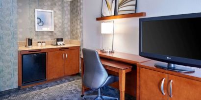 Day use room with work station and TV at Sonesta Select Minneapolis Eden Prairie.