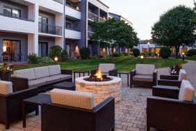 Outdoor fire pit at Sonesta Select Minneapolis Eden Prairie.