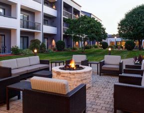 Outdoor fire pit at Sonesta Select Minneapolis Eden Prairie.