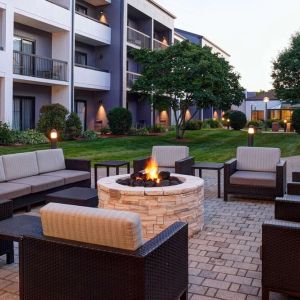 Outdoor fire pit at Sonesta Select Minneapolis Eden Prairie.