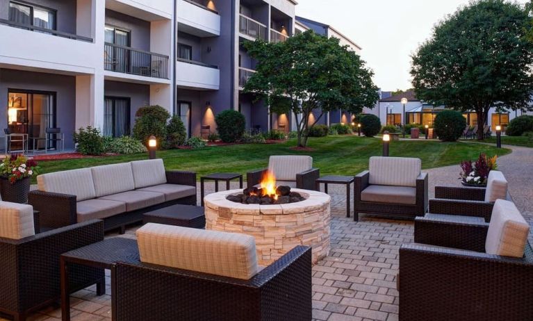 Outdoor fire pit at Sonesta Select Minneapolis Eden Prairie.