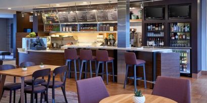 Coworking space and bar at Sonesta Select Minneapolis Eden Prairie.