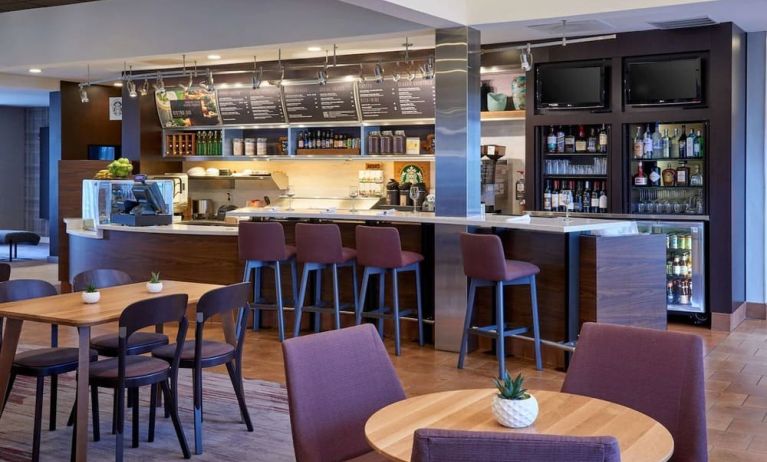 Coworking space and bar at Sonesta Select Minneapolis Eden Prairie.