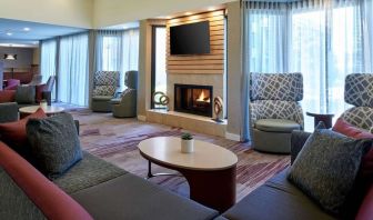 Lobby and lounge at Sonesta Select Minneapolis Eden Prairie.