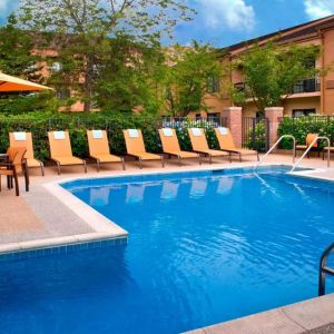 The hotel’s outdoor pool has a direct water link to the indoor pool, and has a shaded table and chairs as well as sun loungers by the side.