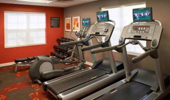 Sonesta ES Suites Chicago Waukegan Gurnee’s fitness center has a mix of free weights and exercise machines, including treadmills and an elliptical, for guests to use.