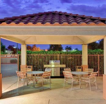 Sonesta Simply Suites Phoenix Tempe’s gazebo features barbecue facilities next to which are tables and chairs where guests can dine and socialize.