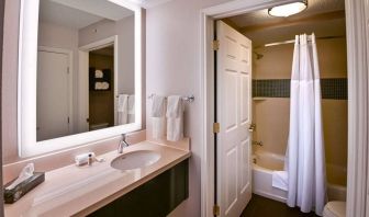 Guest bathroom in Sonesta ES Suites Fort Lauderdale Plantation, with shower-equipped bath, lavatory, mirror, and sink.