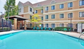 Sonesta ES Suites Atlanta Alpharetta Avalon’s outdoor pool has tables and chairs nearby, and is just a few steps from the gazebo and its barbecue facilities.