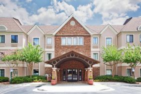 The hotel’s exterior has a brickwork entranceway which is under cover, as are the two nearby benches, with pleasant greenery flanking the front door.