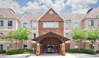 The hotel’s exterior has a brickwork entranceway which is under cover, as are the two nearby benches, with pleasant greenery flanking the front door.