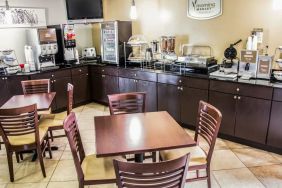 Dining and coworking space at Sleep Inn Tinley Park.