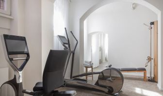 Fitness center at Wilmina Hotel.