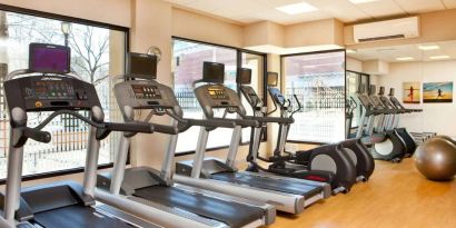 Sonesta White Plains Downtown’s fitness center has gym balls and various types of exercise machine for guests to use.