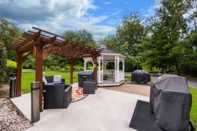 Sonesta Simply Suites Hampton’s patio features a gazebo, barbecues, and sofa and armchair seating.