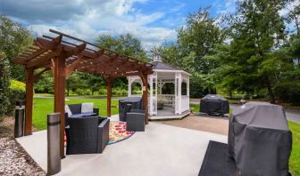 Sonesta Simply Suites Hampton’s patio features a gazebo, barbecues, and sofa and armchair seating.