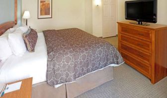 Double bed guest room in Sonesta ES Suites Dallas Las Colinas, featuring art on the wall and a widescreen television.