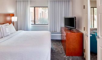 Double bed guest room in Sonesta Select Raleigh Durham Airport Morrisville, featuring a window and a television.