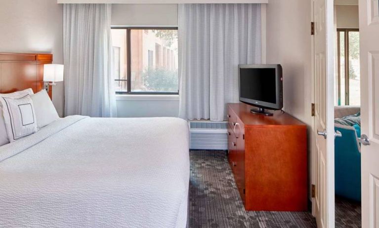 Double bed guest room in Sonesta Select Raleigh Durham Airport Morrisville, featuring a window and a television.