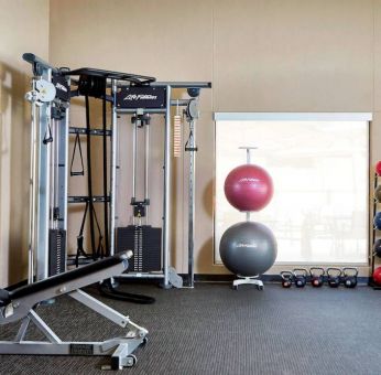 Sonesta Select Raleigh Durham Airport Morrisville’s fitness center has free weights (both dumbbells and kettlebells), and various other types of exercise equipment, including gym balls.