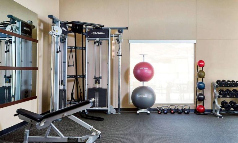 Sonesta Select Raleigh Durham Airport Morrisville’s fitness center has free weights (both dumbbells and kettlebells), and various other types of exercise equipment, including gym balls.