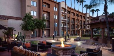 Sonesta Select Phoenix Camelback’s patio features a fire pit surrounded by armchair and sofa seating.