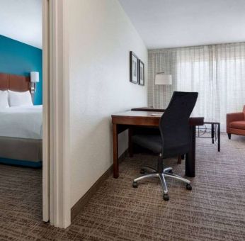 Sonesta ES Suites Dallas Medical Market Center double bed guest room, including a workspace desk and chair.