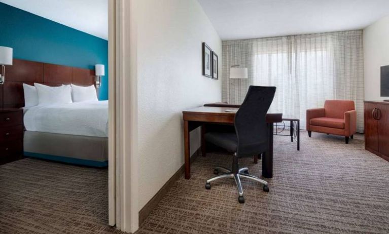 Sonesta ES Suites Dallas Medical Market Center double bed guest room, including a workspace desk and chair.