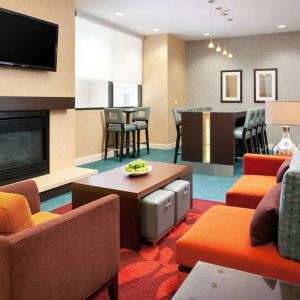 Sonesta ES Suites San Antonio Downtown Alamo Plaza’s lobby lounge has comfy seating, a fireplace, and a wall-mounted TV.