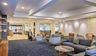 Sonesta Select Pleasant Hill’s lobby lounge is furnished with abundant armchair and sofa seating and coffee tables.