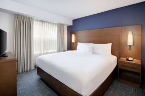 Double bed guest room in Sonesta ES Suites Atlanta Alpharetta North Point Mall, including TV and window.