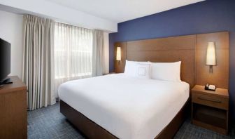 Double bed guest room in Sonesta ES Suites Atlanta Alpharetta North Point Mall, including TV and window.